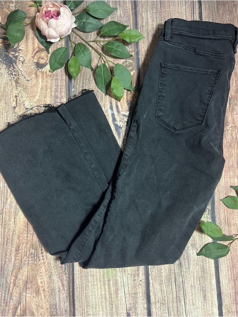 Lucky brand Women’s Black High-Rise Straight Jeans raw hem